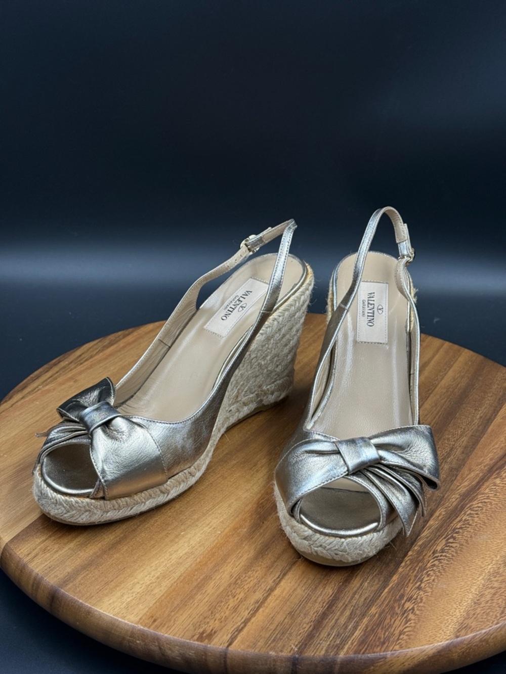 Valentino garavani Gold Metallic bow Peep-Toe Wedge Espadrille heels new Sz 8 38